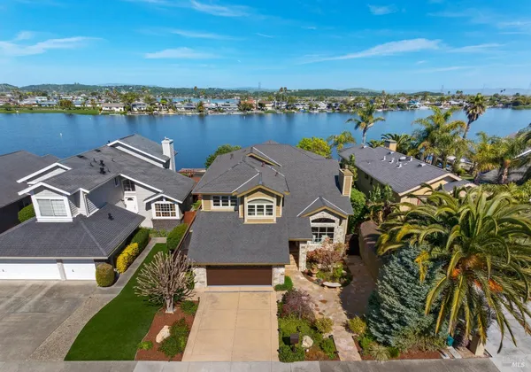 $2,995,000 | 87 Del Oro Lagoon, Novato, CA 94949