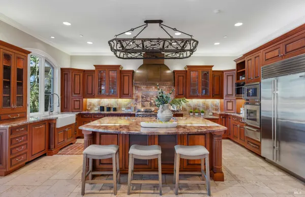 $2,995,000 | 87 Del Oro Lagoon, Novato, CA 94949