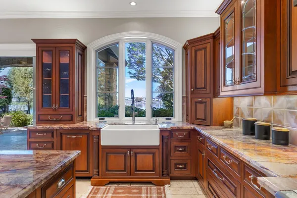 $2,995,000 | 87 Del Oro Lagoon, Novato, CA 94949