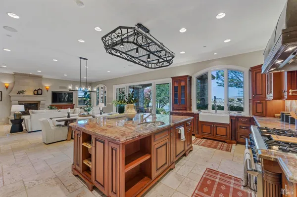 $2,995,000 | 87 Del Oro Lagoon, Novato, CA 94949