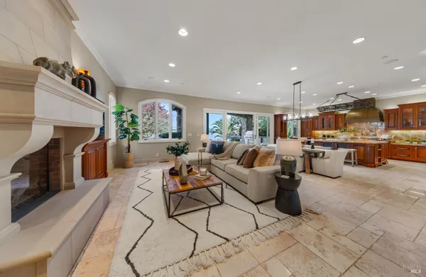 $2,995,000 | 87 Del Oro Lagoon, Novato, CA 94949