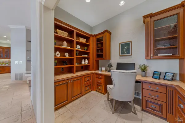 $2,995,000 | 87 Del Oro Lagoon, Novato, CA 94949