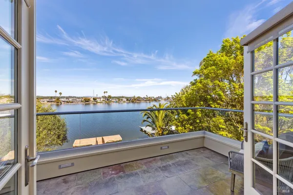 $2,995,000 | 87 Del Oro Lagoon, Novato, CA 94949