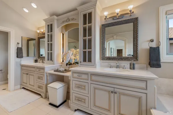 $2,995,000 | 87 Del Oro Lagoon, Novato, CA 94949
