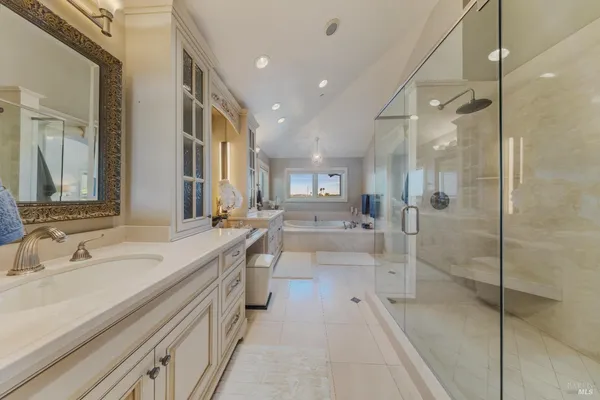 $2,995,000 | 87 Del Oro Lagoon, Novato, CA 94949
