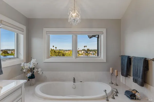 $2,995,000 | 87 Del Oro Lagoon, Novato, CA 94949