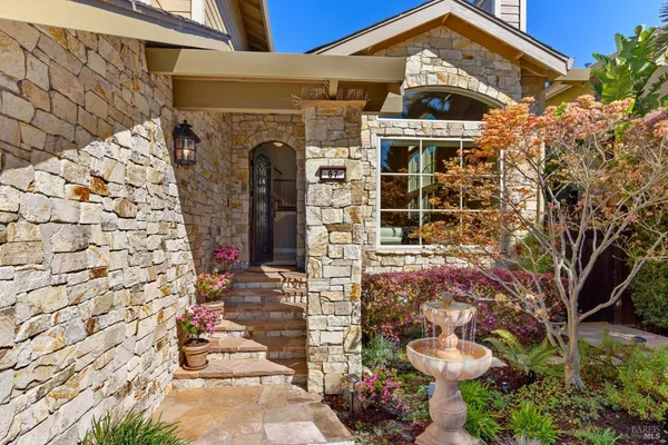 $2,995,000 | 87 Del Oro Lagoon, Novato, CA 94949