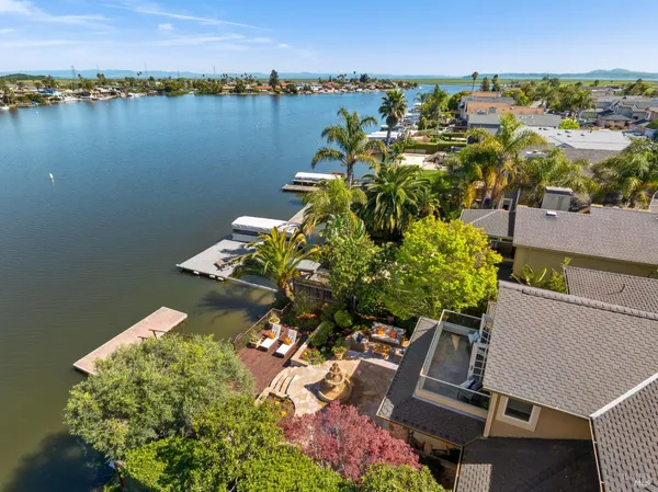 $2,995,000 | 87 Del Oro Lagoon, Novato, CA 94949