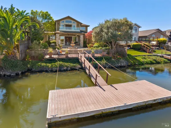 $2,995,000 | 87 Del Oro Lagoon, Novato, CA 94949