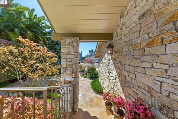 $2,995,000 | 87 Del Oro Lagoon, Novato, CA 94949