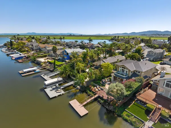 $2,995,000 | 87 Del Oro Lagoon, Novato, CA 94949