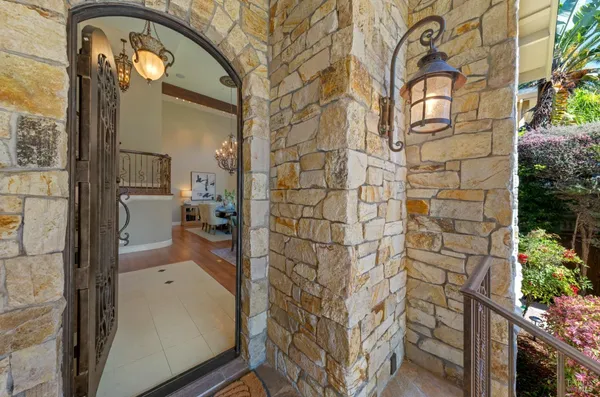 $2,995,000 | 87 Del Oro Lagoon, Novato, CA 94949