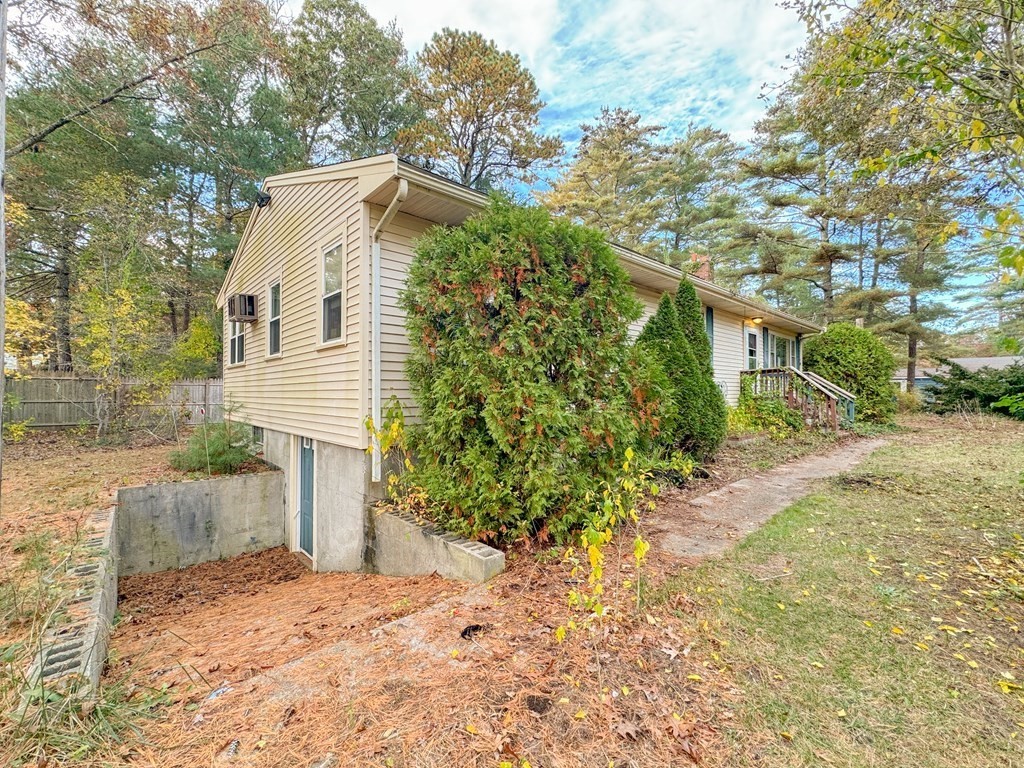 222 Lake Avenue Wareham, MA 02538 - Photo 4 of 24