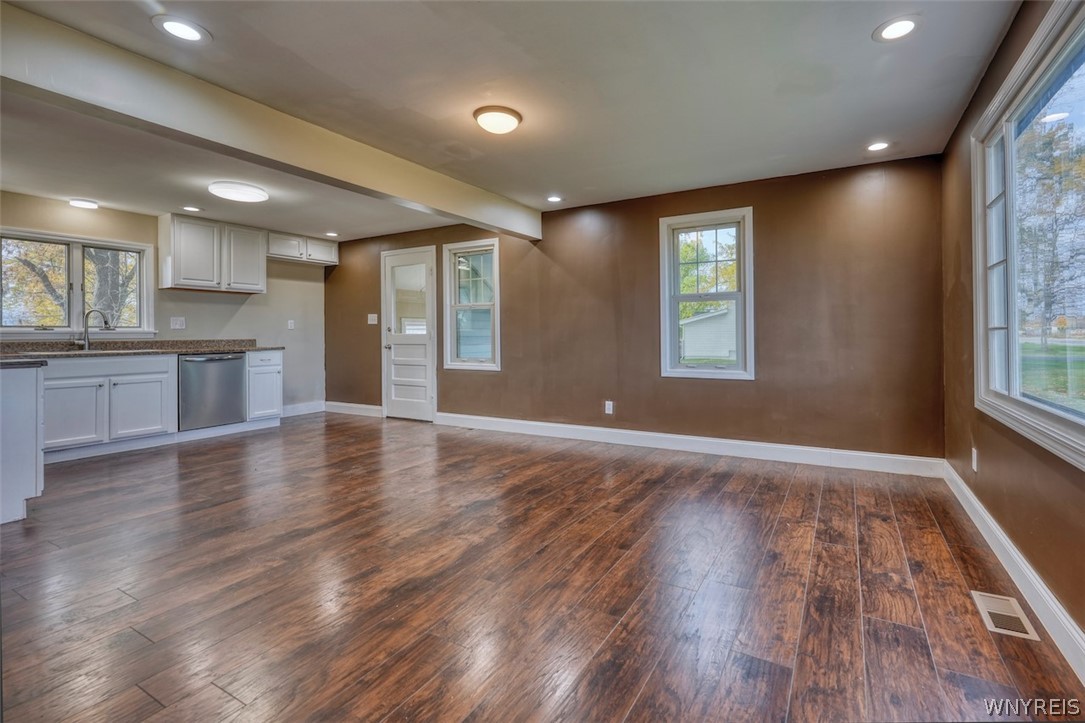 9645 Lockport Road Niagara, NY 14304 - Photo 14 of 45