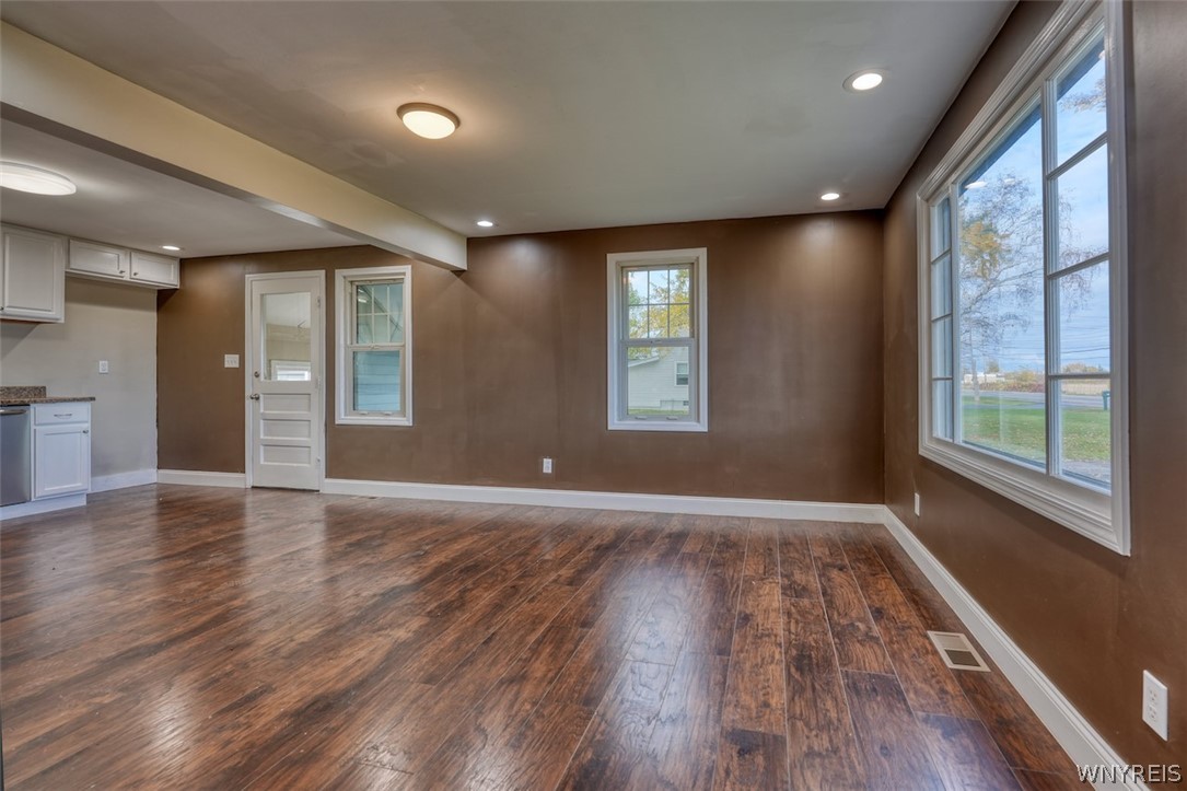 9645 Lockport Road Niagara, NY 14304 - Photo 15 of 45