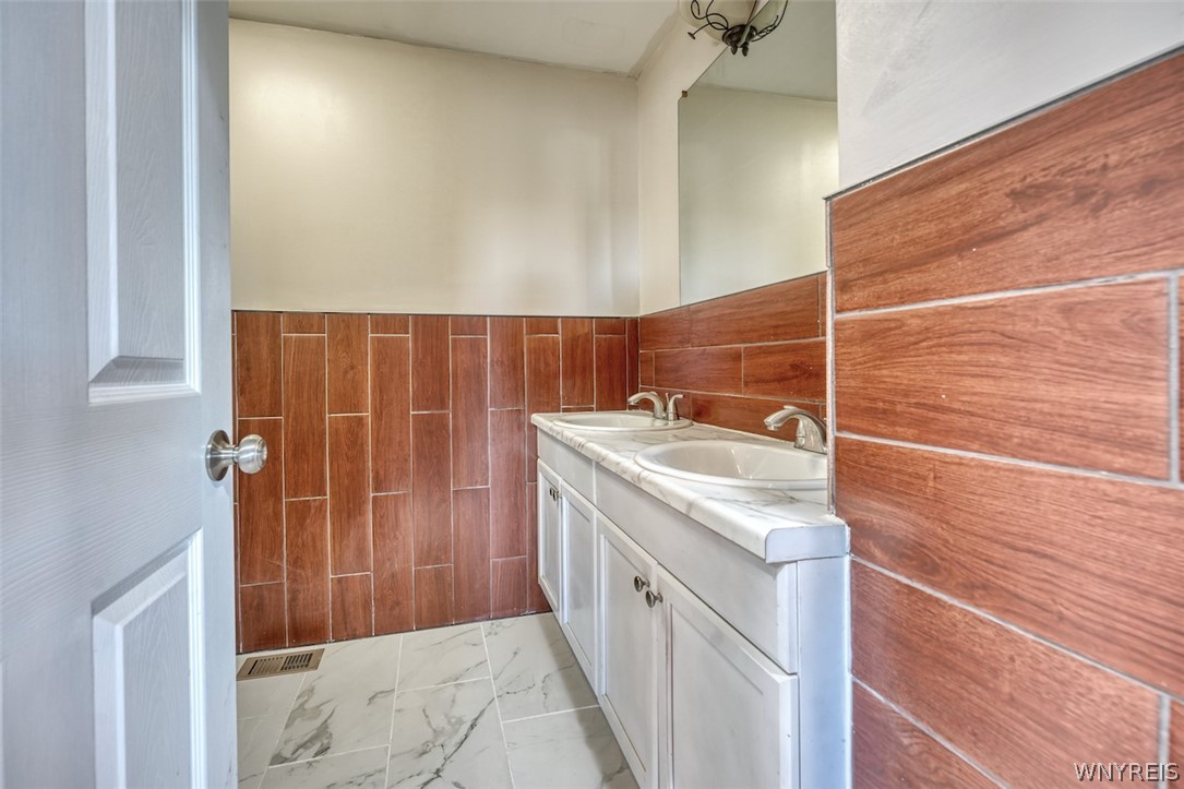 9645 Lockport Road Niagara, NY 14304 - Photo 25 of 45