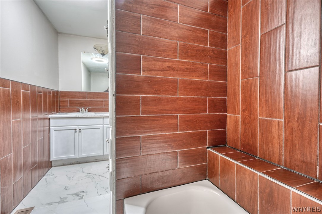 9645 Lockport Road Niagara, NY 14304 - Photo 27 of 45