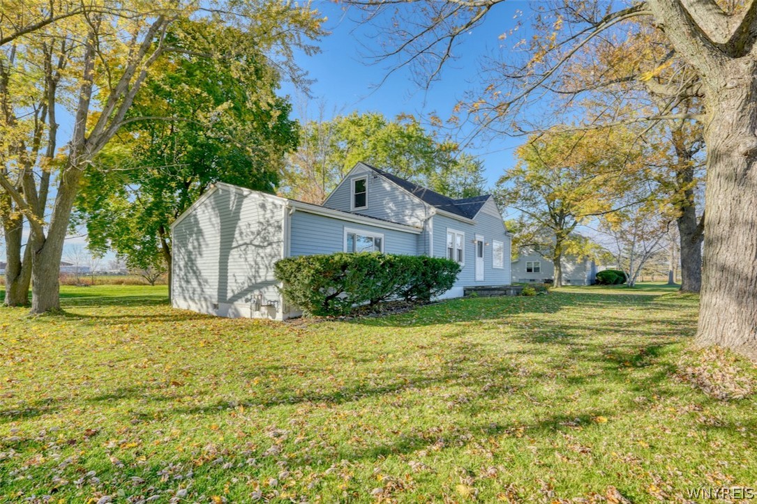 9645 Lockport Road Niagara, NY 14304 - Photo 4 of 45