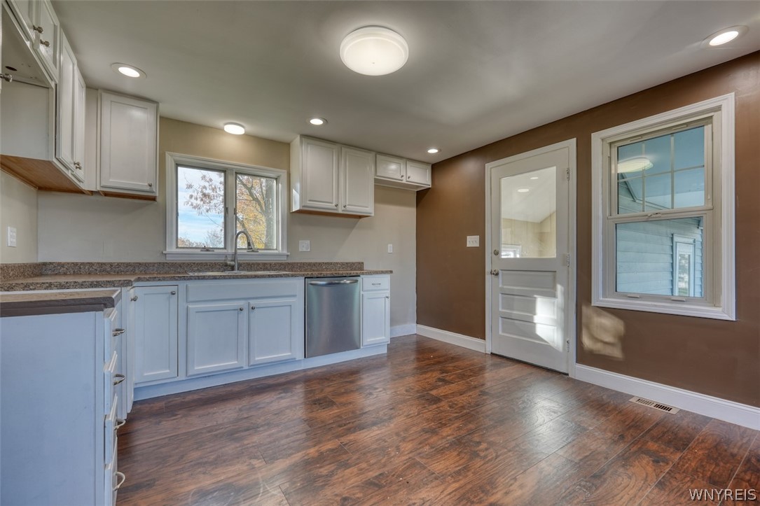 9645 Lockport Road Niagara, NY 14304 - Photo 9 of 45