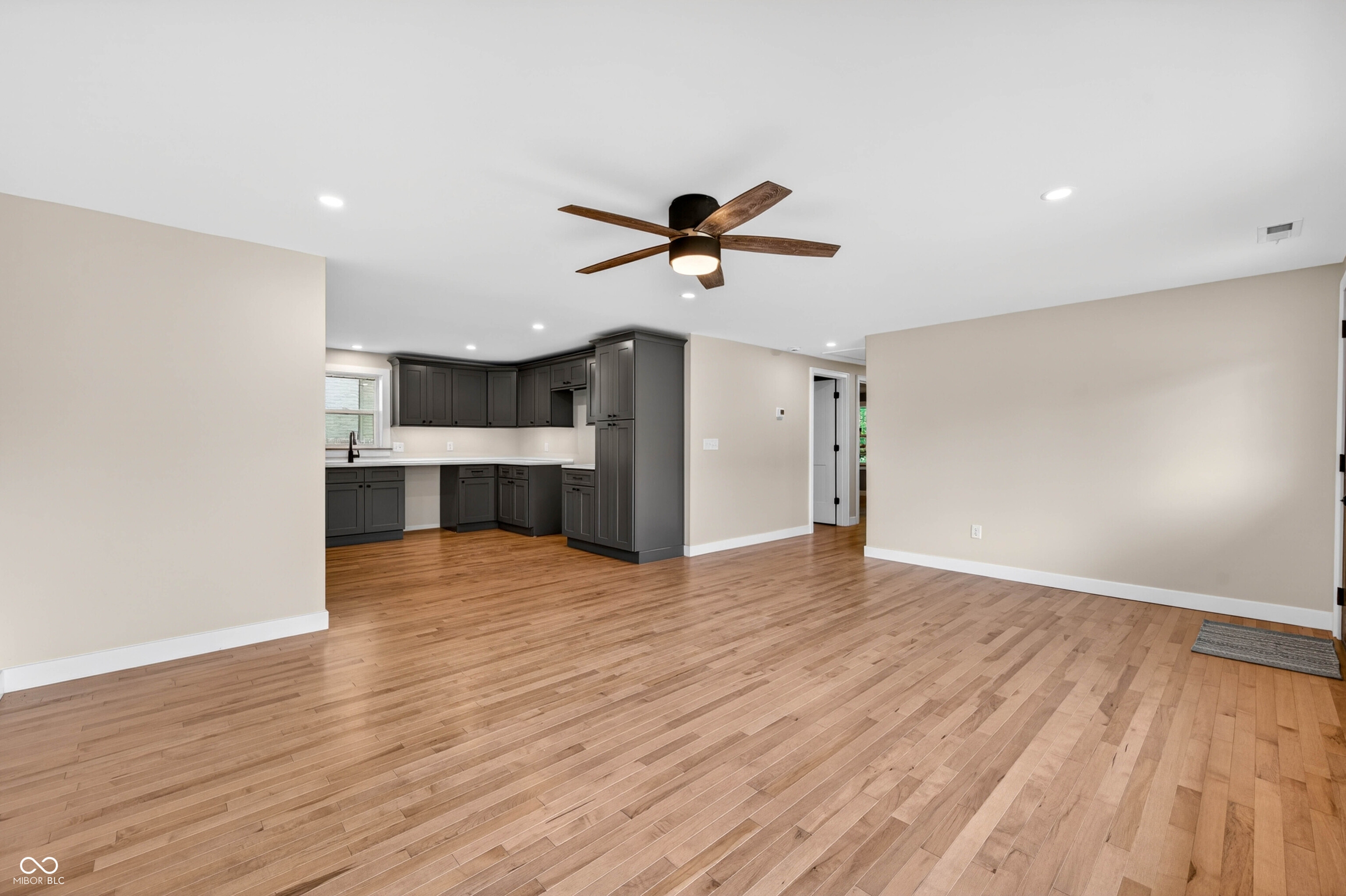 605 8th Street Columbus, IN 47201 - Photo 8 of 29