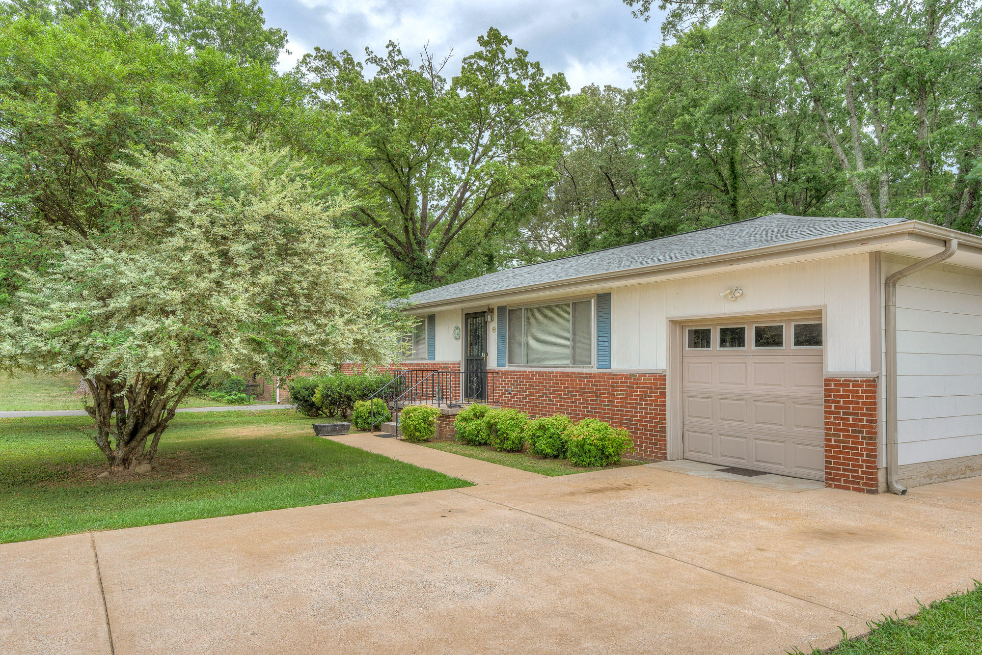 4028 Ealy Road Chattanooga, TN 37412 - Photo 3 of 31 xfront_3