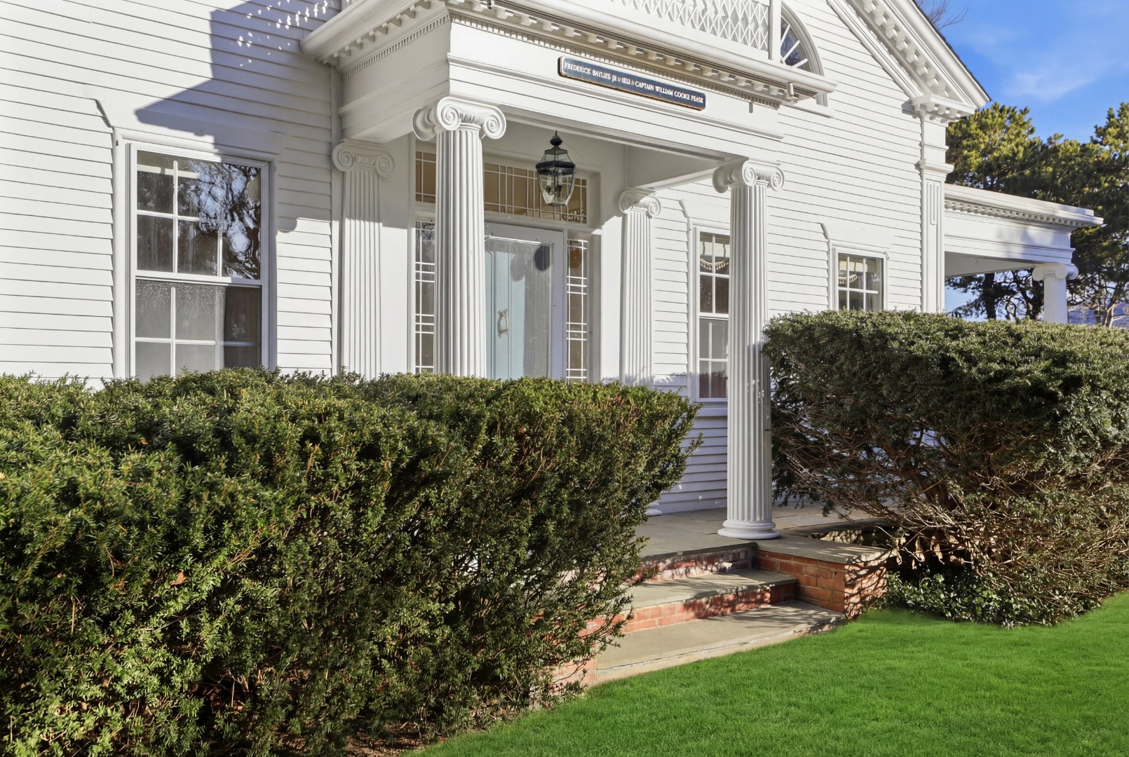 14 Thayer Street Edgartown, MA 02539 - Photo 2 of 43