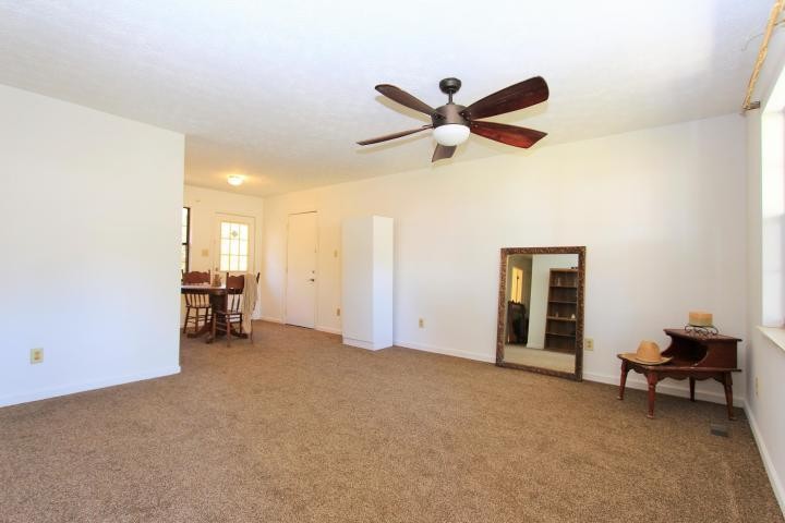 305 Red Fox Lane Clinton, TN 37716 - Photo 3 of 10 Gallery Image 3