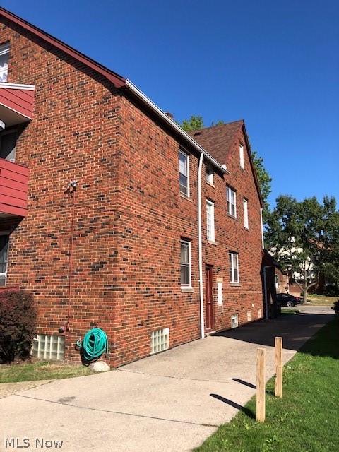 1508 Sherbrooke Road Cleveland, OH 44121 - Photo 3 of 7