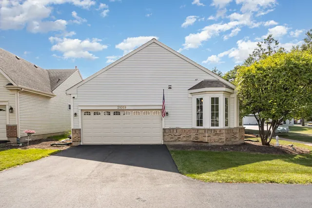 $390,000 | 21019 West Torrey Pines Court, Plainfield, IL 60544