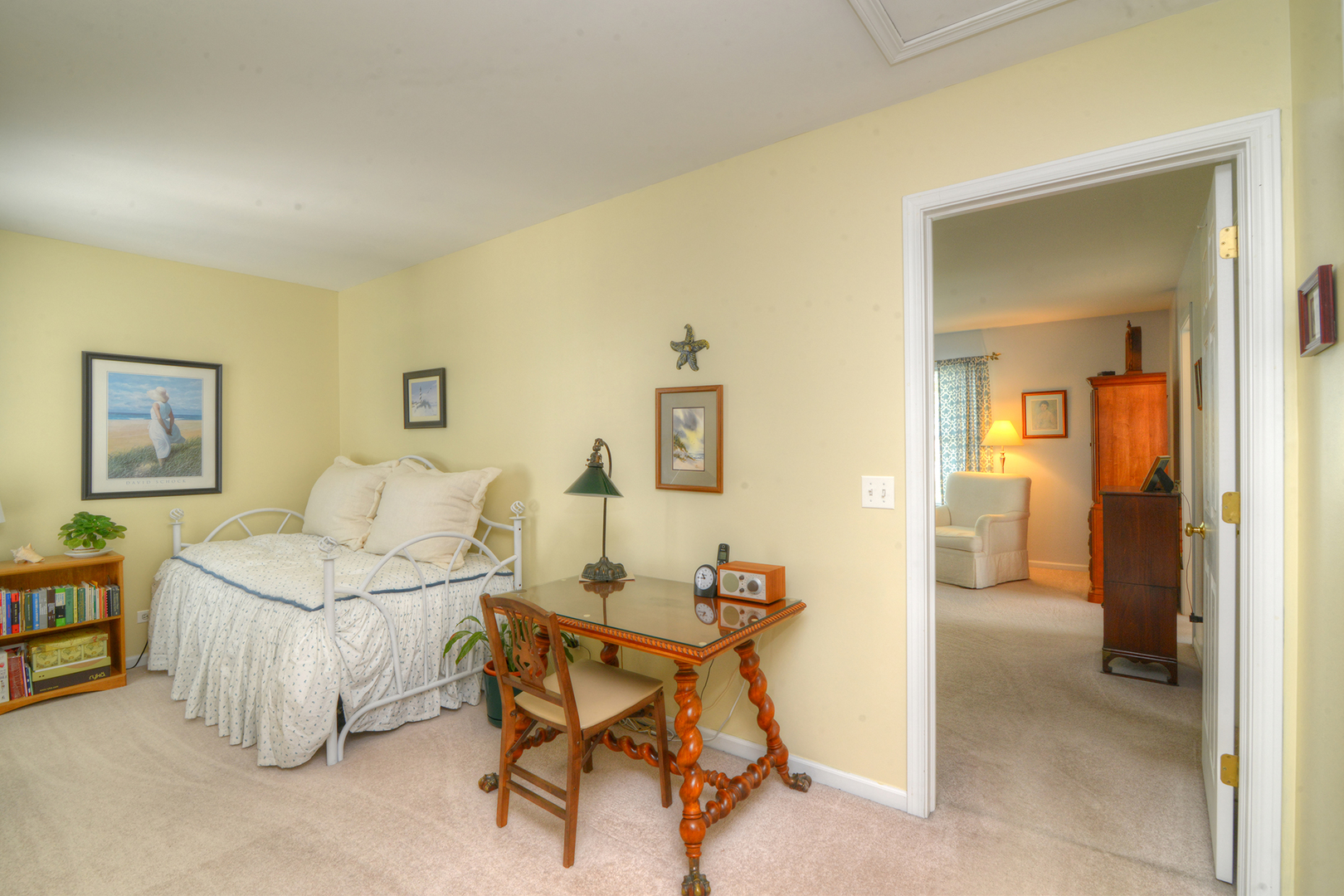 285 Ridge Road North Aurora, IL 60542 - Photo 15 of 24 a living room with furniture and a table