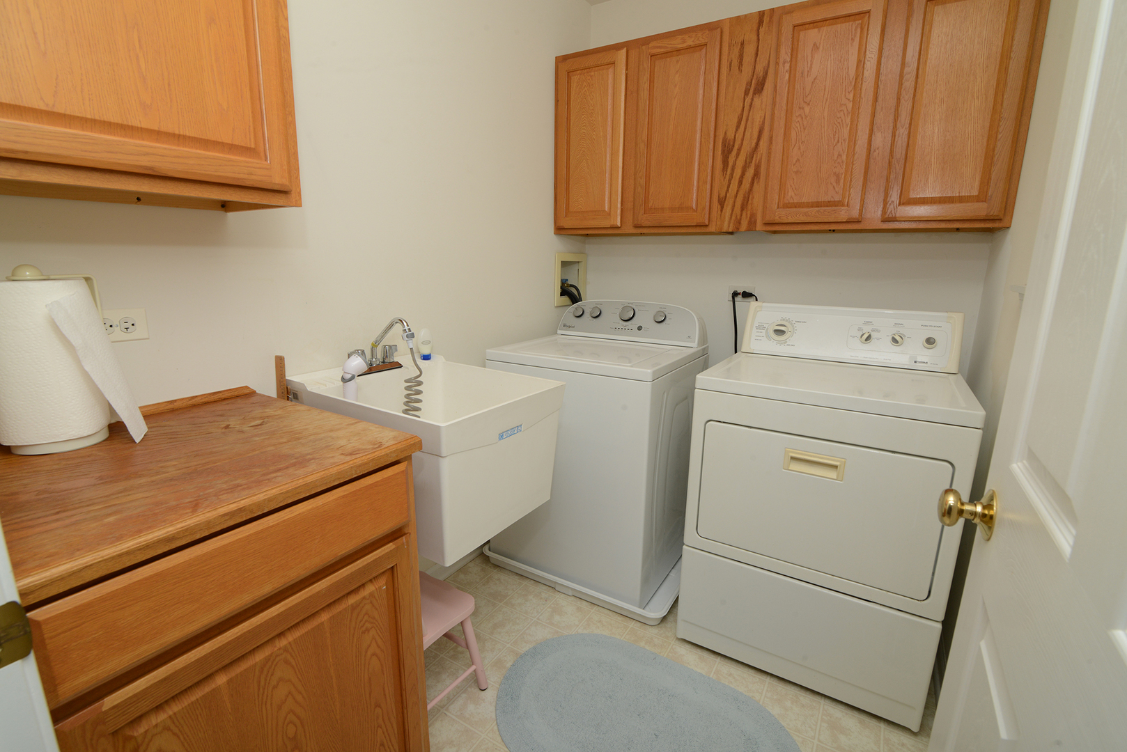 285 Ridge Road North Aurora, IL 60542 - Photo 17 of 24 a utility room with dryer and washer