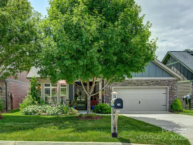 $470,000 | 536 Summerfield Place, Flat Rock, NC 28731