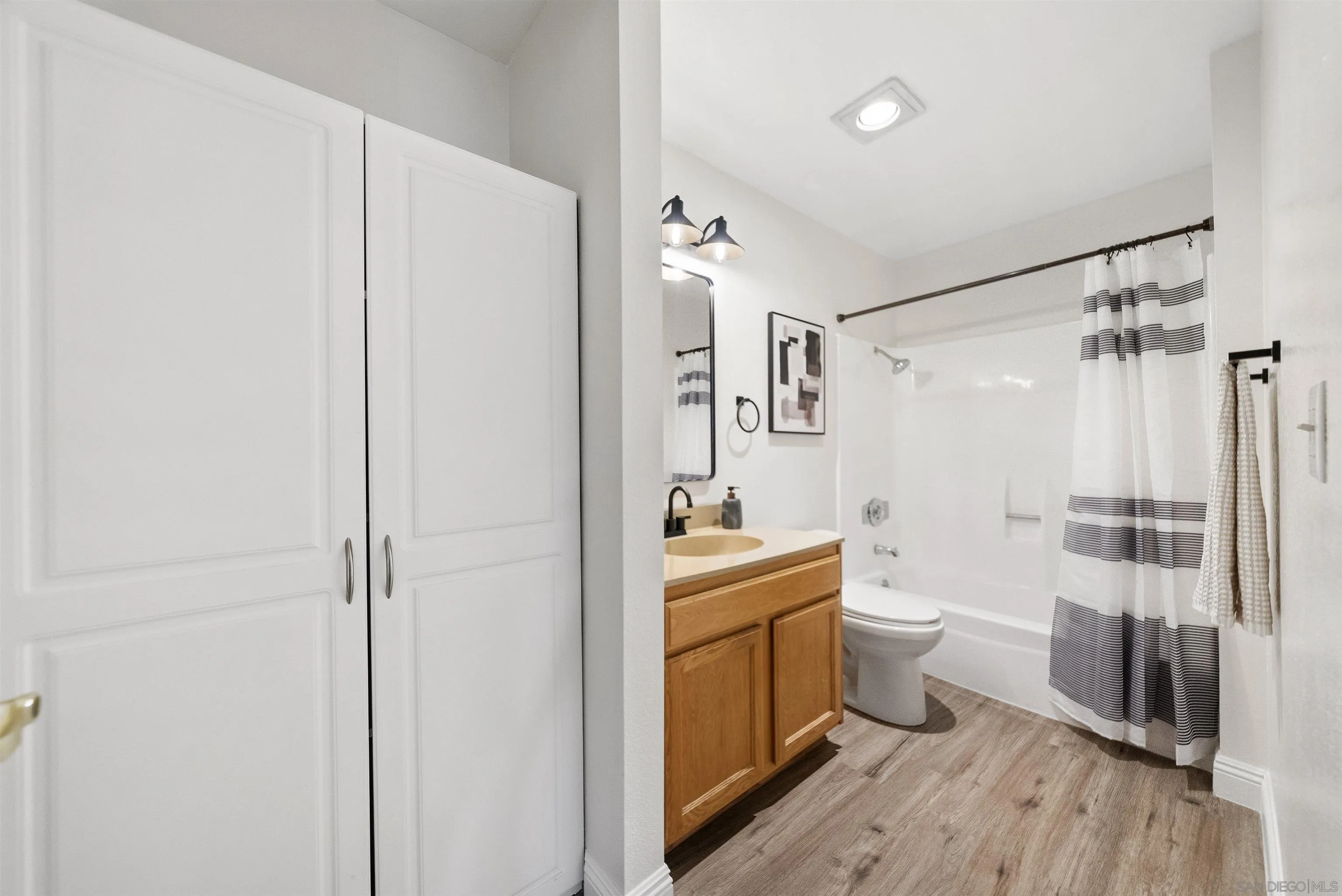 5922 Rancho Mission Road, Unit 74 San Diego, CA 92108 - Photo 9 of 43 Bathroom