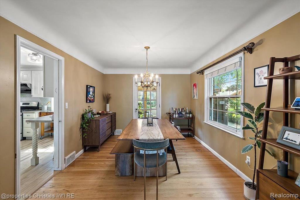 1683 Severn Road Grosse Pointe Woods, MI 48236 - Photo 11 of 47