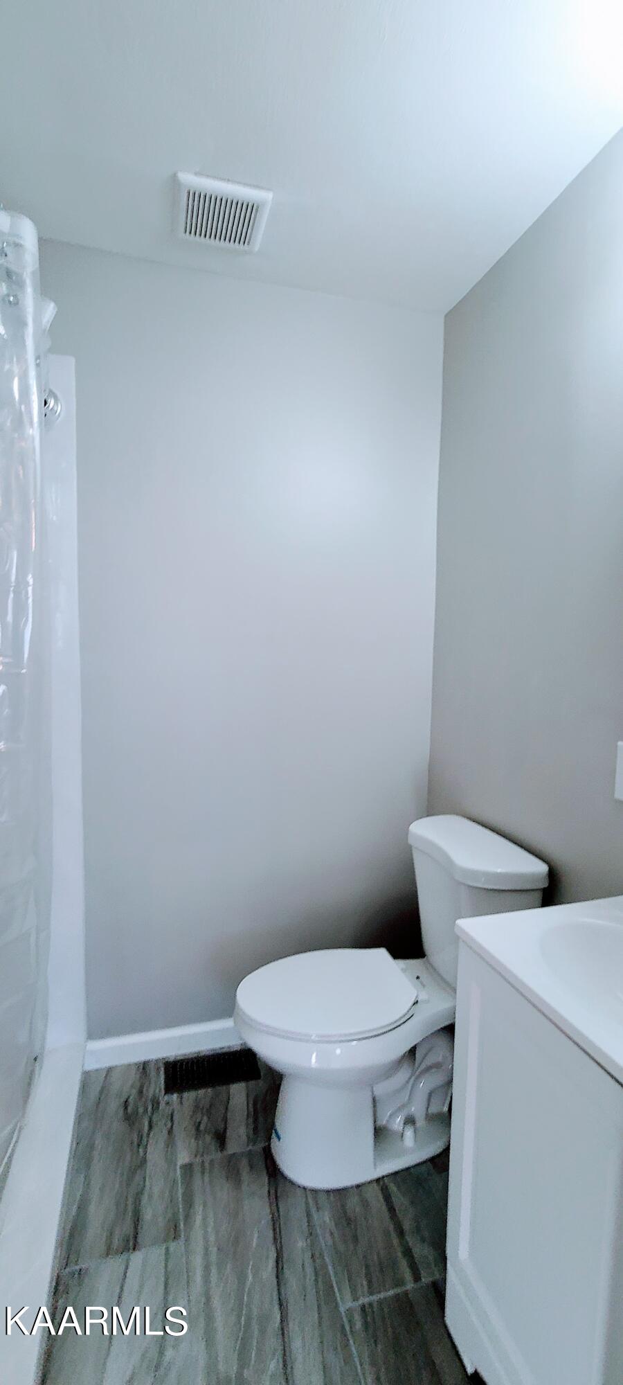 1414 Webster Road Harriman, TN 37748 - Photo 31 of 47 Master Bathroom