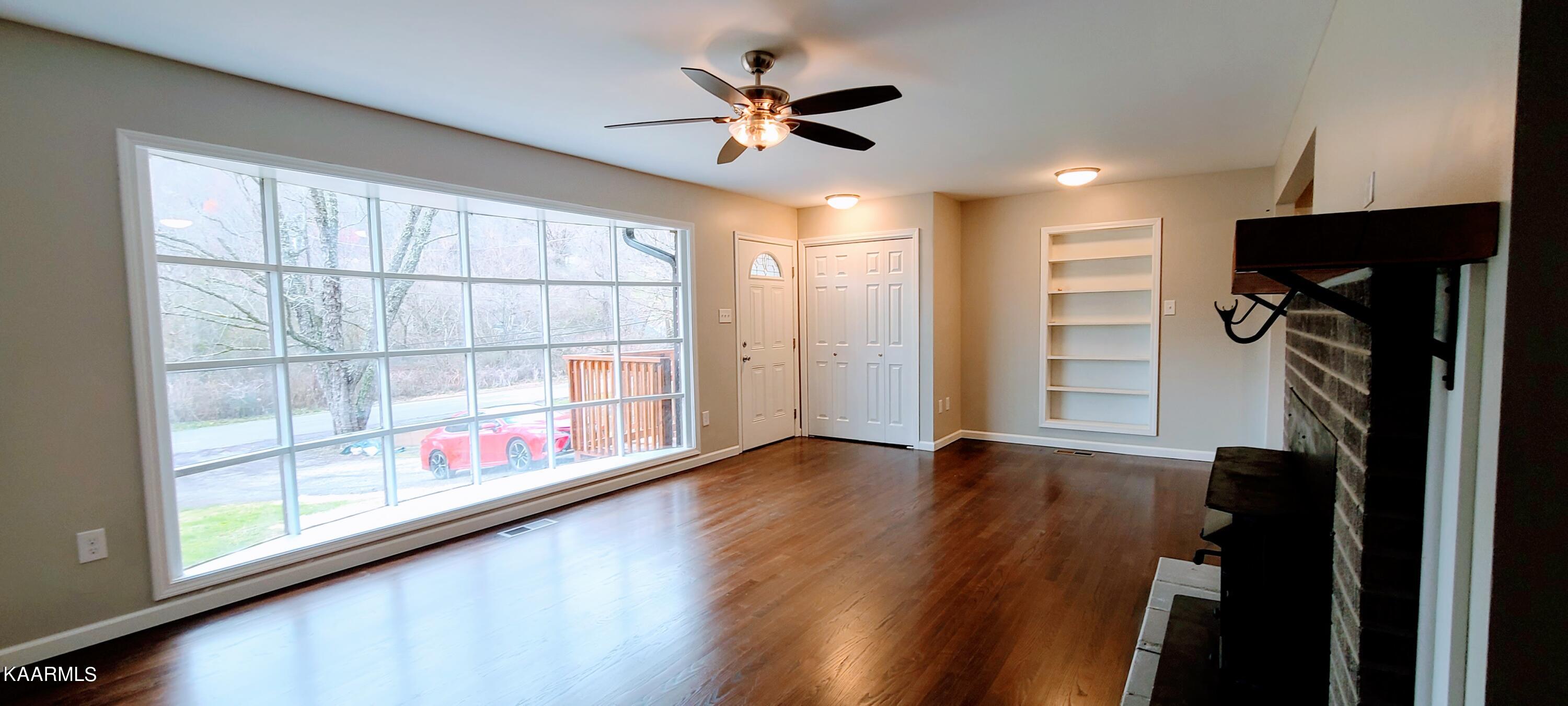 1414 Webster Road Harriman, TN 37748 - Photo 4 of 47 Living Room