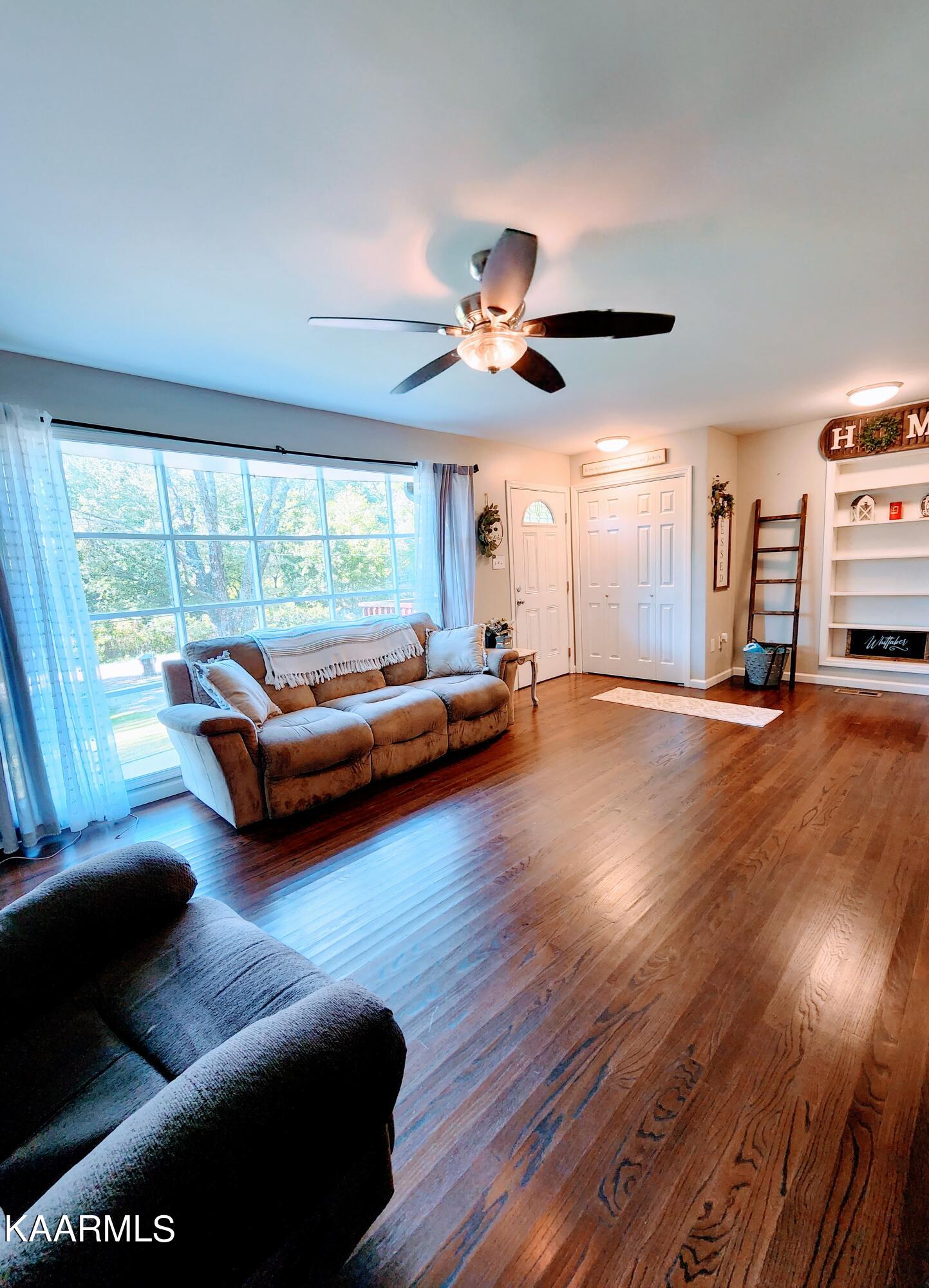1414 Webster Road Harriman, TN 37748 - Photo 7 of 47 Living Room