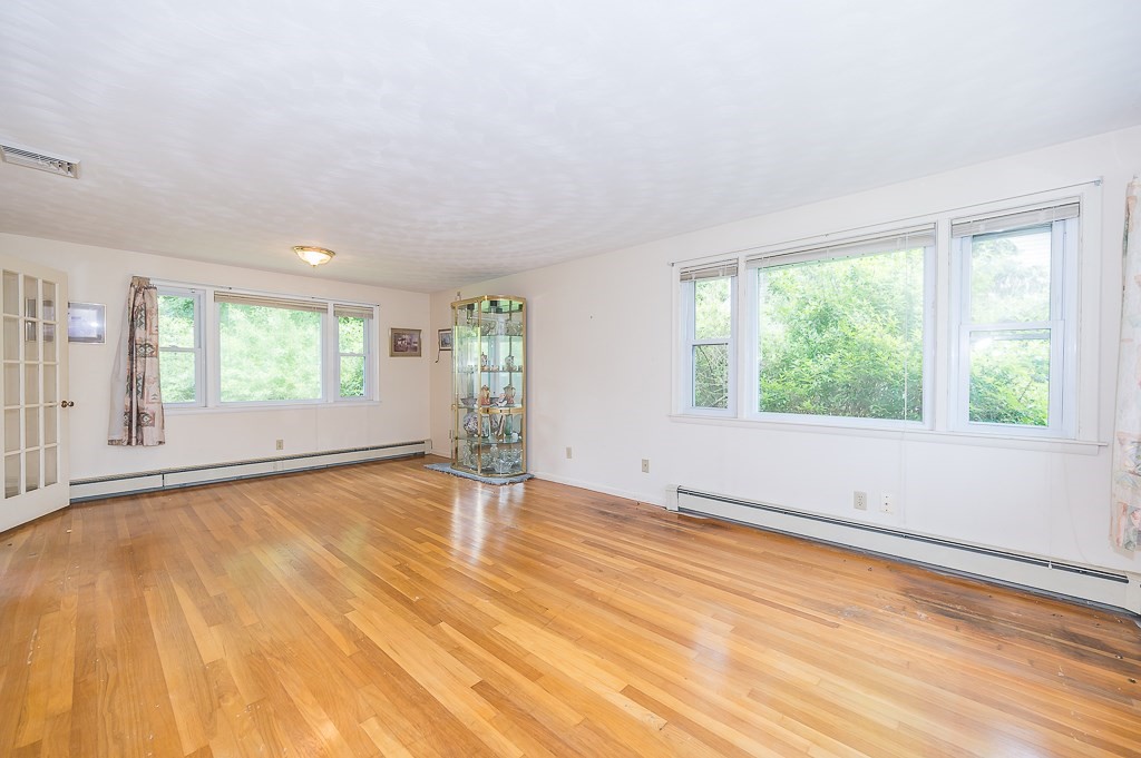 27 Chevy Chase Road Worcester, MA 01606 - Photo 3 of 29