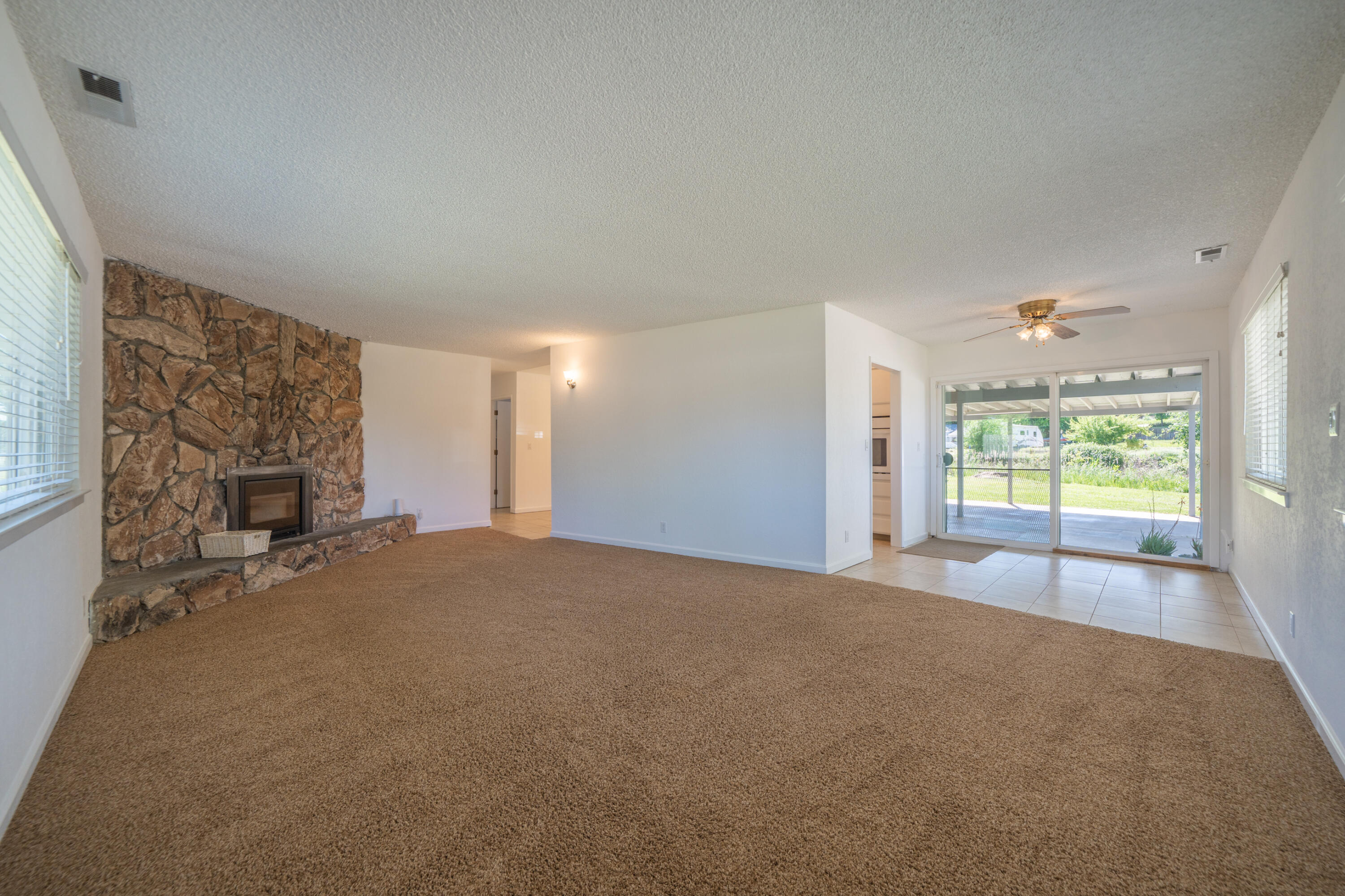 5295 Balls Ferry Road Anderson, CA 96007 - Photo 9 of 42 living room