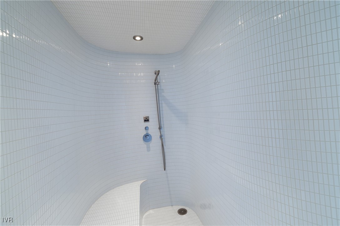 580 Gonowabie Road Crystal Bay, NV 89402 - Photo 33 of 50 a bathroom with a shower and a toilet