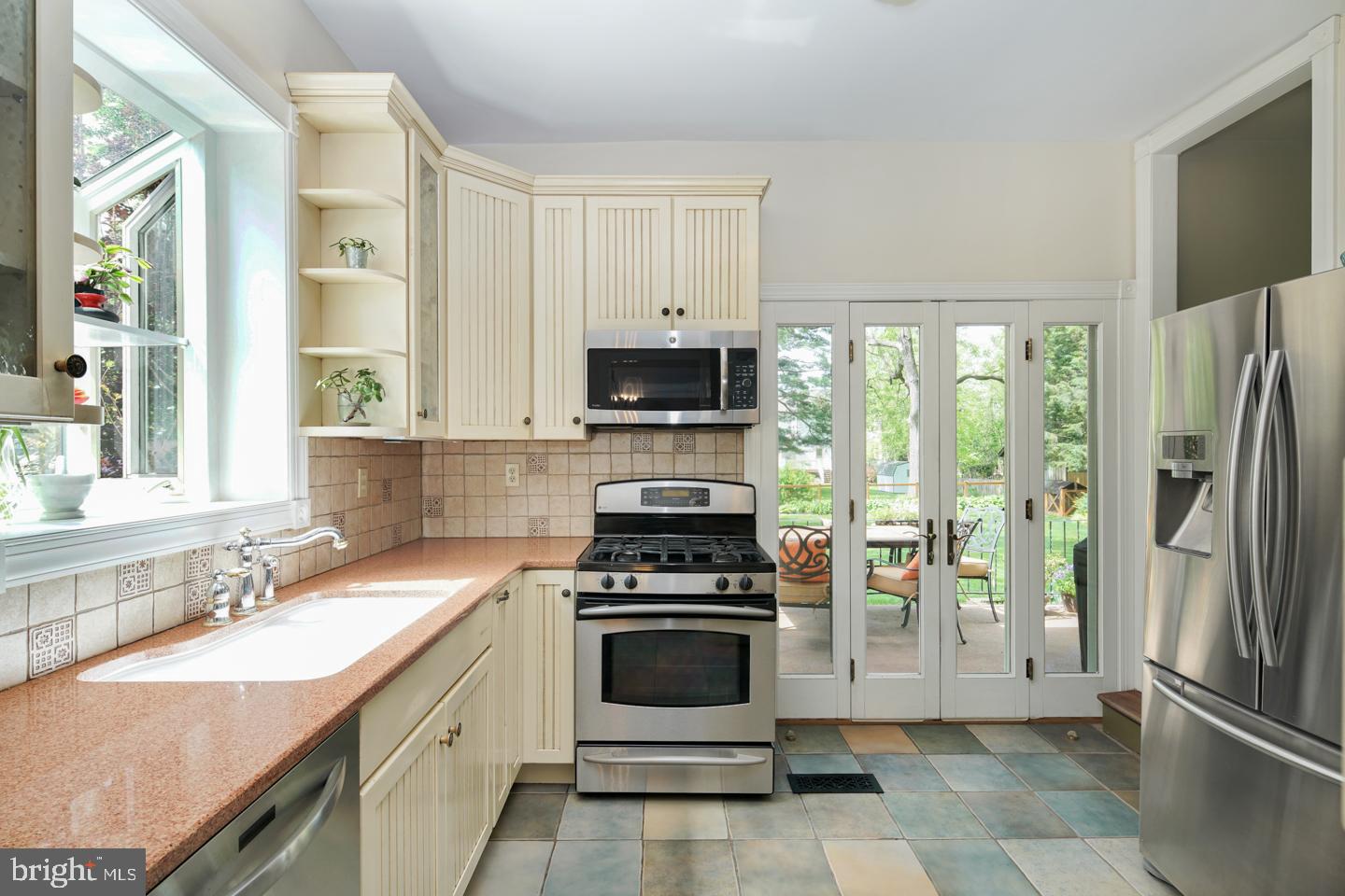 5 Sylvan Avenue Rutledge, PA 19070 - Photo 13 of 34 Kitchen with doors to Patio