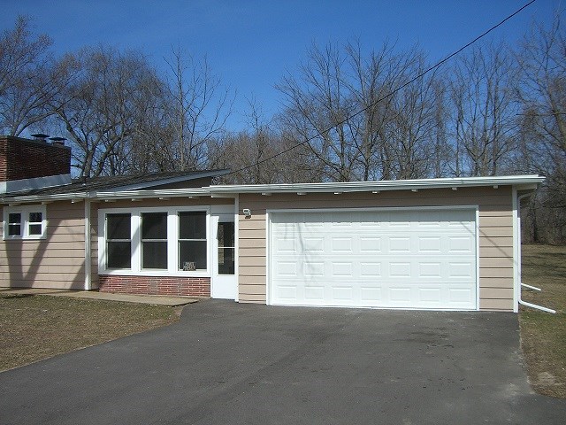 4985 Freeport Road Rockton, IL 61072 - Photo 13 of 24 a house with a outdoor space