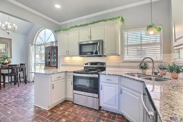 $246,000 | 7645 Elmwood Drive, Denham Springs, LA 70706