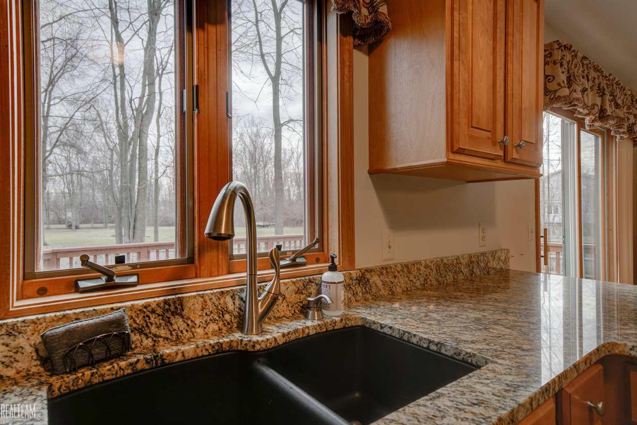1753 Ruby Avenue Rochester, MI 48309 - Photo 12 of 33 31340721-11.JPG