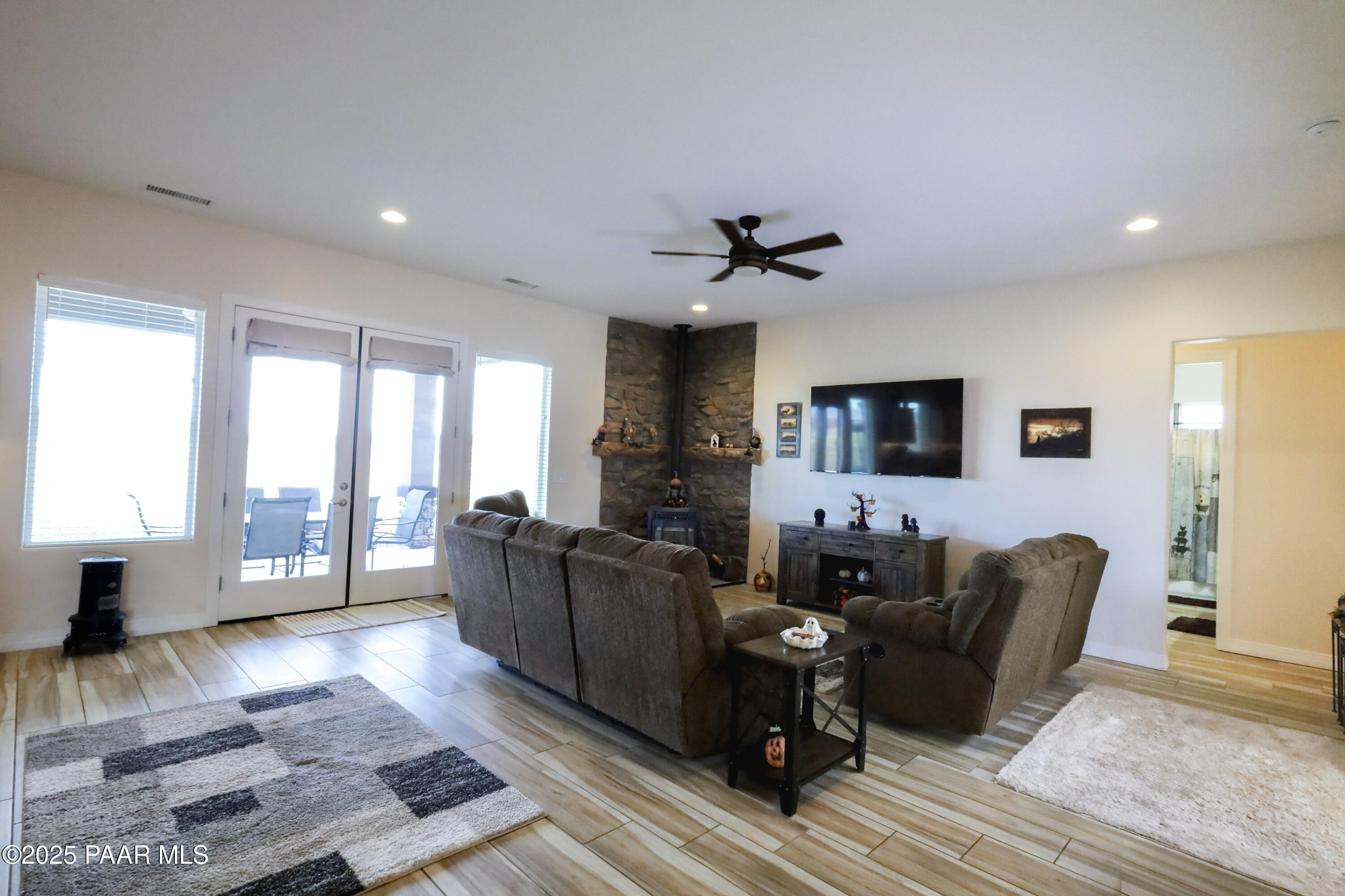 9860 North Loper Road Prescott Valley, AZ 86315 - Photo 22 of 53 a living room with furniture and a window