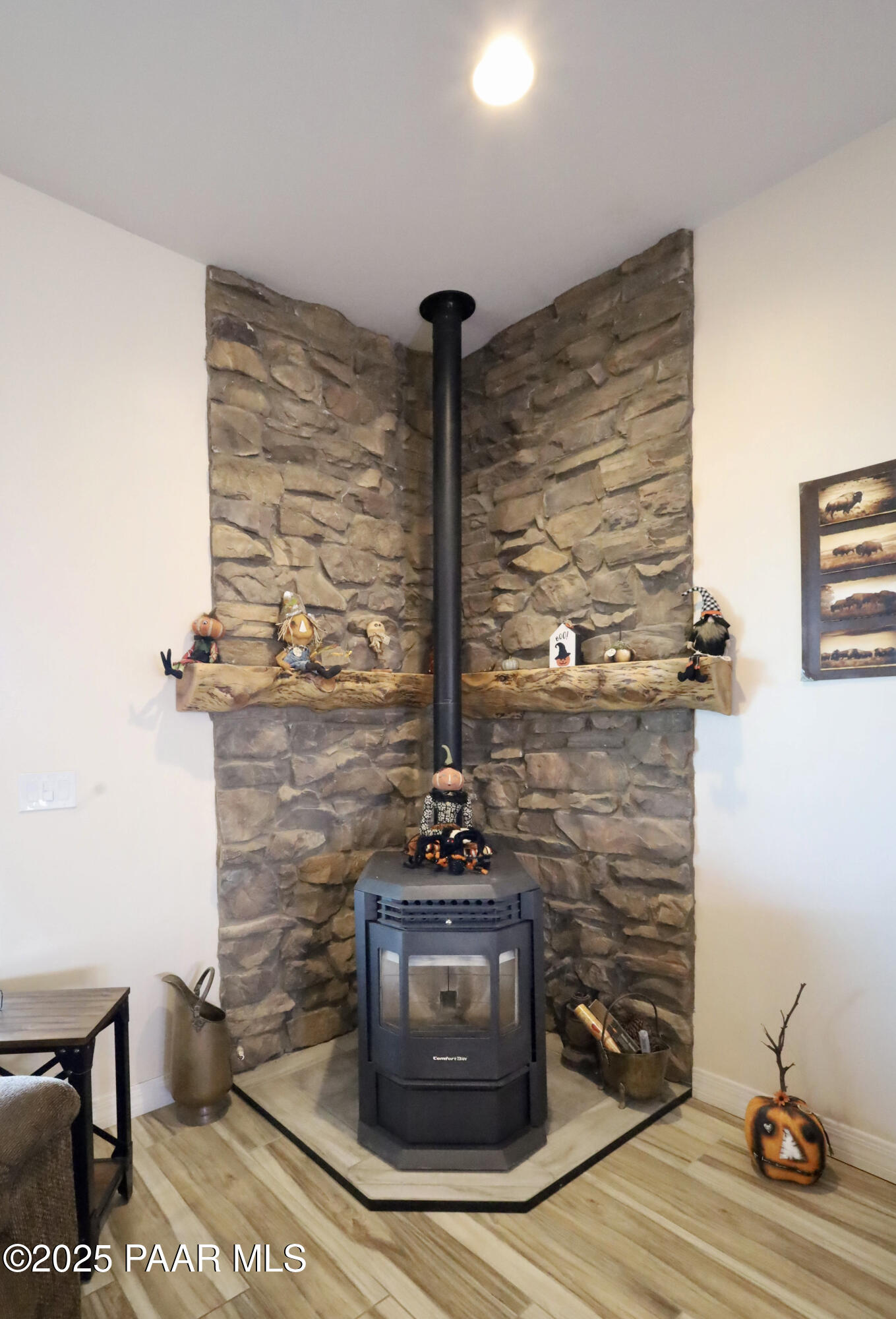 9860 North Loper Road Prescott Valley, AZ 86315 - Photo 24 of 53 a view of a hall with wooden floor