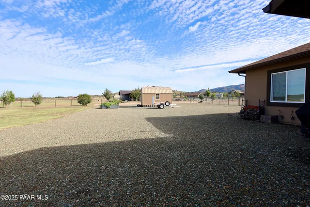 a view of outdoor space with city view