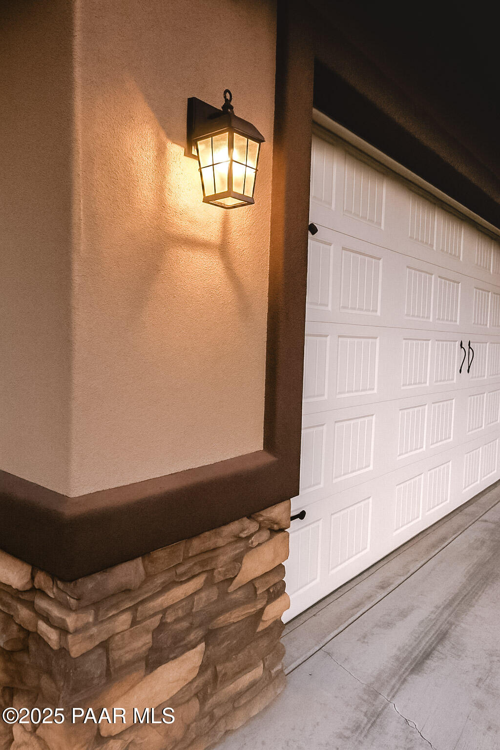 9860 North Loper Road Prescott Valley, AZ 86315 - Photo 9 of 53 a view of front door