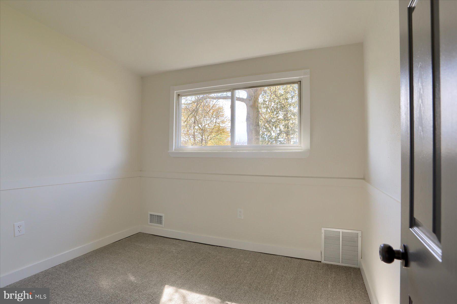 714 Edison Road Dauphin, PA 17018 - Photo 23 of 44 an empty room with windows