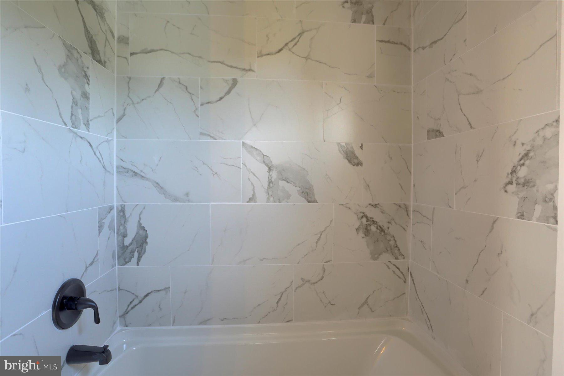 714 Edison Road Dauphin, PA 17018 - Photo 27 of 44 a bathroom with a bathtub